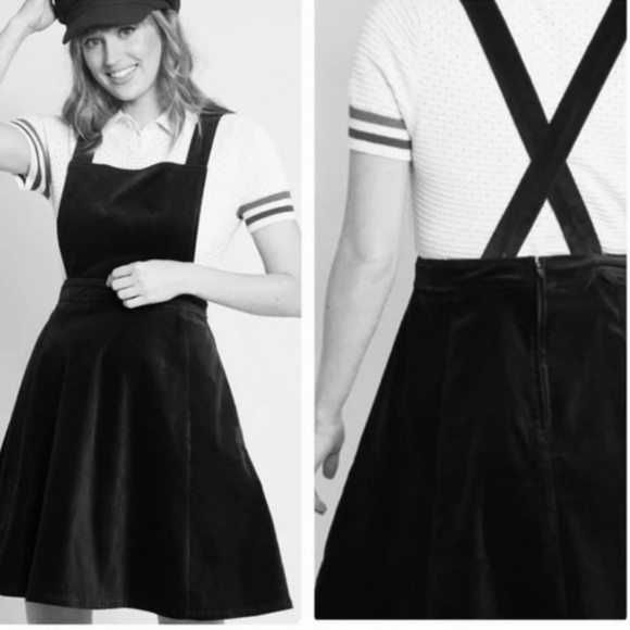 MODCLOTH Cupcake Consultant Pinafore Black Velvet Overall - Picture 3 of 8